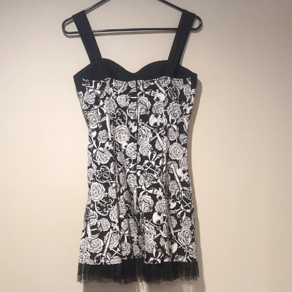 HELL BUNNY - Black and White Rose Print Sweetheart Mini Dress - Picture 5 of 8